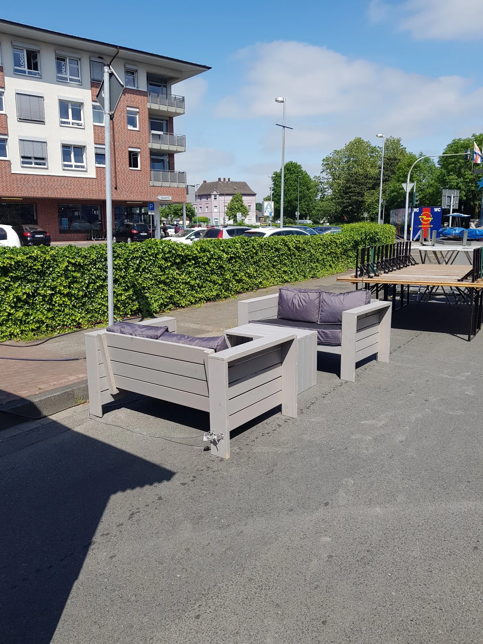 Lounge-Gruppe mit Beistelltischen