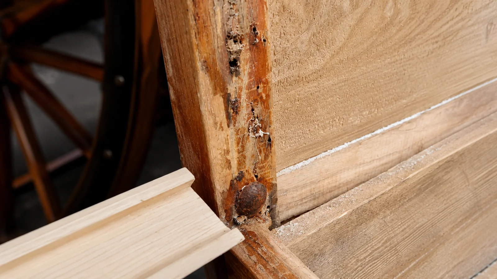 Reparatur beschädigter Holzteile