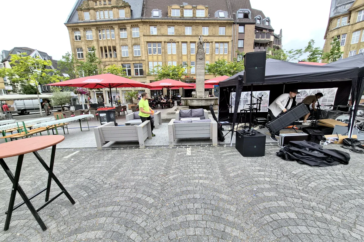 Loungemöbel und Pavillonbereich