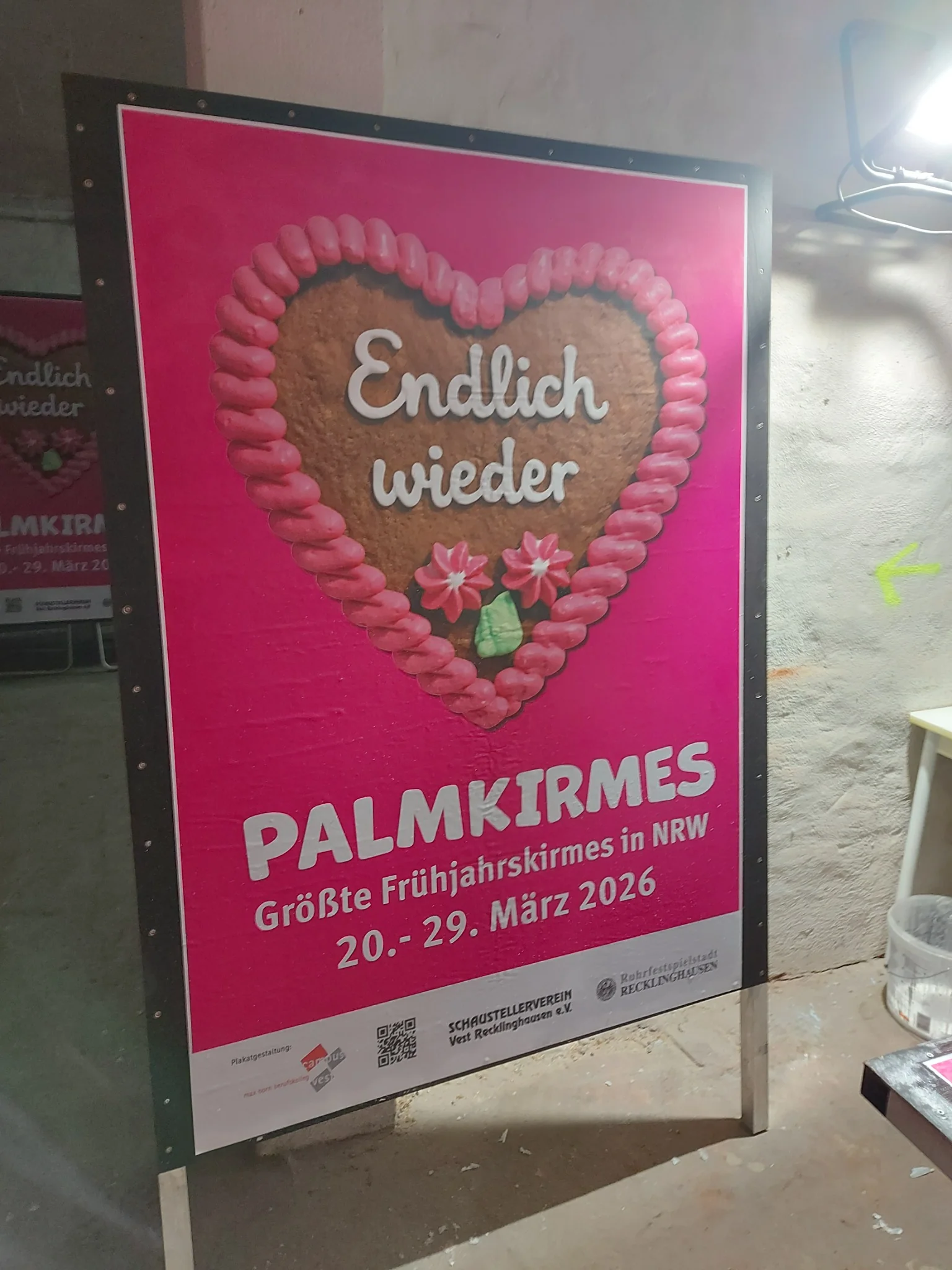 Fertig beklebter Doppel-A0-Plakataufsteller – Ansicht 1