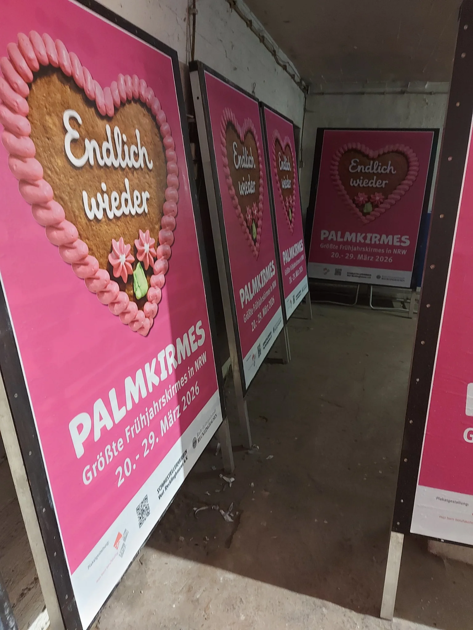 Fertig beklebter Doppel-A0-Plakataufsteller – Ansicht 2